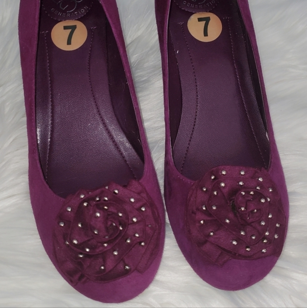 Bcbgeneration Suede Fuchsia Flower Wedge, 7 - image 2